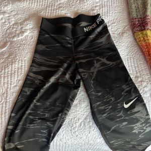 NIKE High waisted crop legging